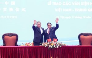 越中签署10份重要合作文件