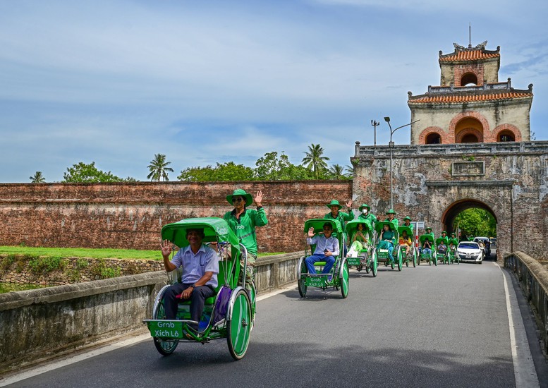 With Grab Cyclo, for the first time traditional cyclo drivers will be introduced to a digital platform to serve both tourists and local residents
