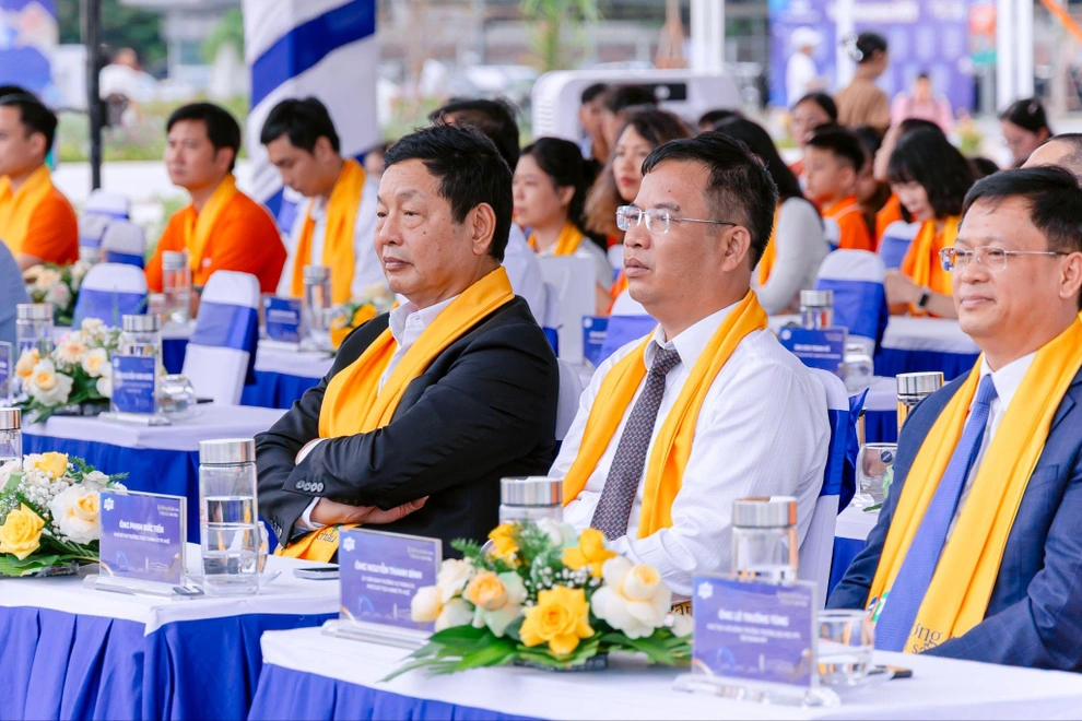 Leaders of Hue City and FPT Corporation at the event (Photo: Organizing Committee).
