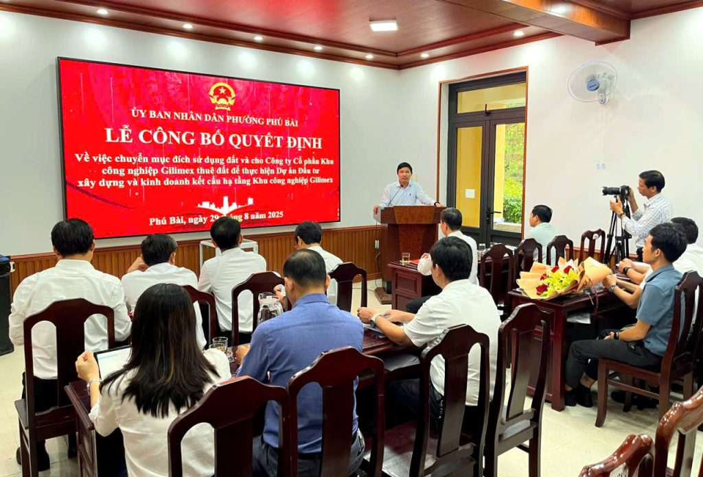 Gilimex Industrial Park JSC was granted the Decision on Land Use Conversion by Phu Bai Ward People’s Committee 