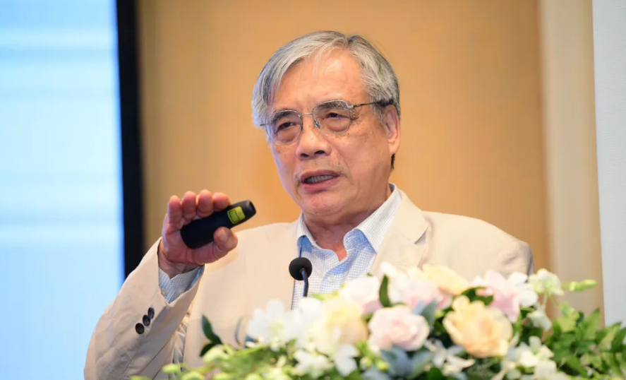 Assoc. Prof. Dr. Tran Dinh Thien, former Director of the Vietnam Institute of Economics, delivering his speech. Photo: Q.Dinh.
