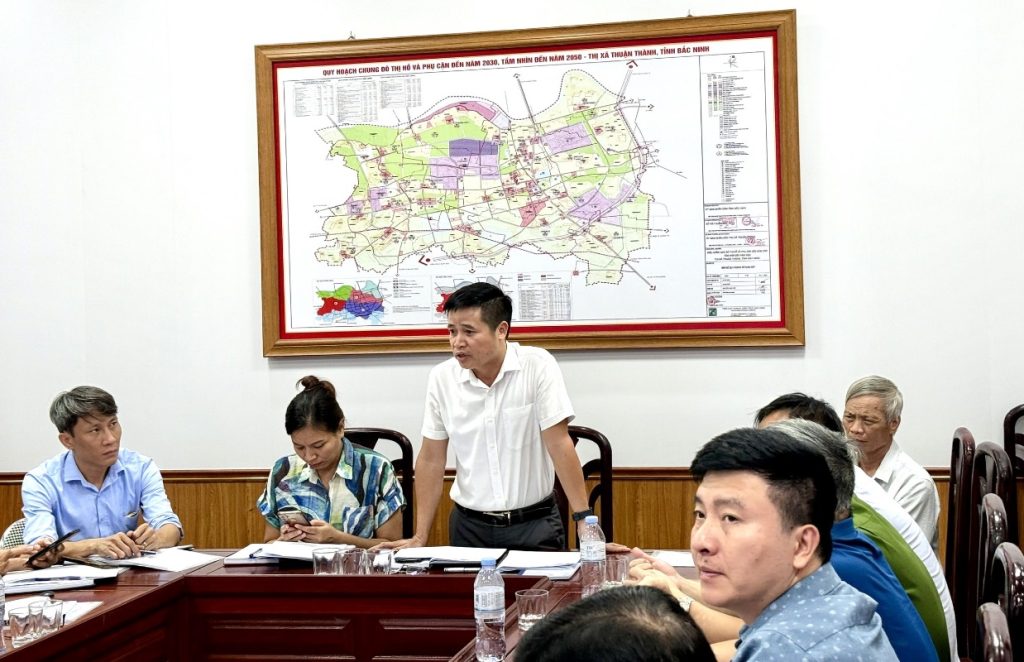Mr. Nguyen Duc Dien – Member of the Party Committee Standing Board, Vice Chairman of the Ward People’s Committee concluding the conference