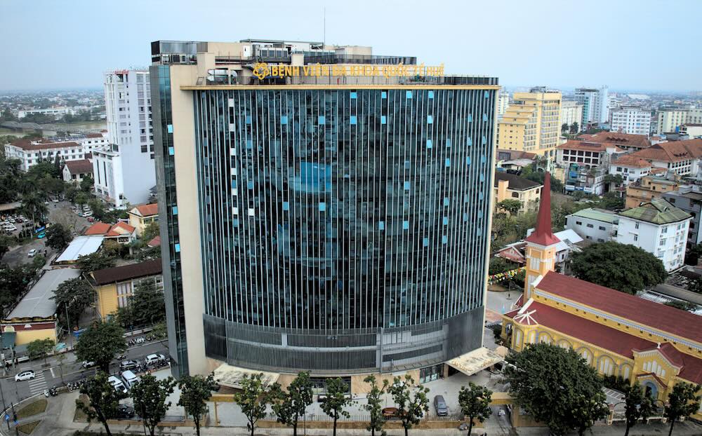 With a total investment of more than VND 2.3 trillion, Hue International General Hospital is expected to commence operations, contributing to improving local healthcare capacity and alleviating pressure on the public healthcare system in Hue and the central region.