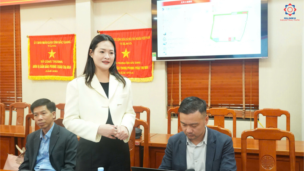 Representative of Nghia Hung Industrial Park presenting project information
