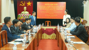 Quang cảnh buổi làm việc