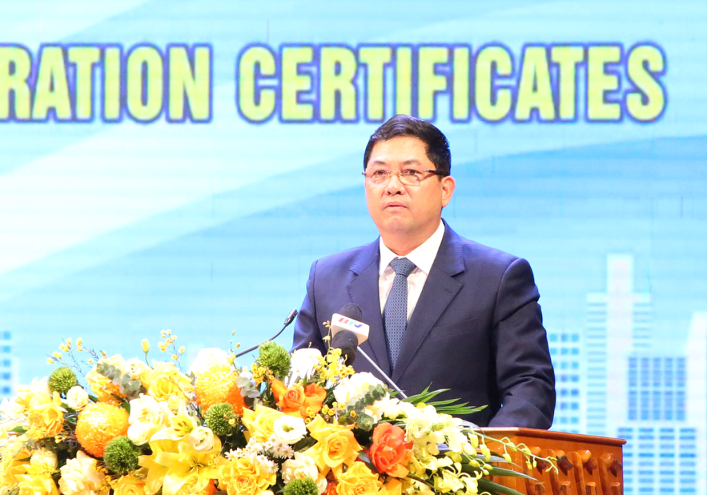 Secretary Nguyen Hong Thai delivers speech at the conference.