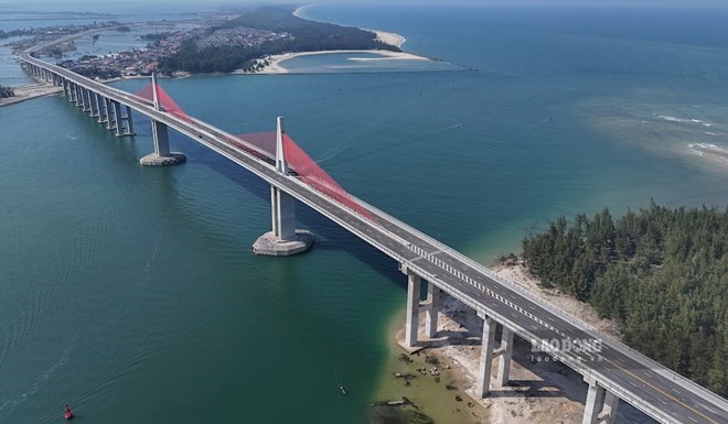 The Thuan An estuary overpass project contributes to opening up a new development space for the marine economy, creating conditions to attract investment in tourism and services. Photo: Nguyen Luan.