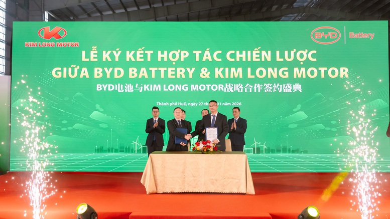 KIM LONG MOTOR signs strategic cooperation agreement with BYD BATTERY – a world leader in the field of batteries and new energy vehicles – Photo: VGP