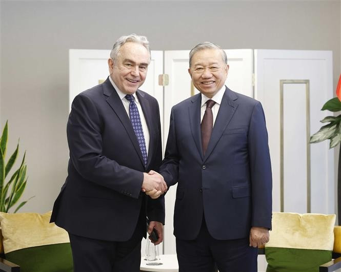General Secretary To Lam receives former First Deputy Secretary of State of the United States Kurt Campbell. Photo: VNA.