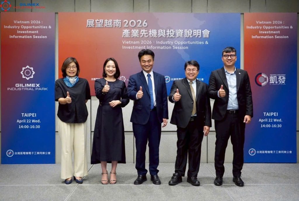 中華經濟研究院台灣東協研究中心主任徐遵慈（左起）、Core 5 資深經理Trang Pham (Tiffany)、台灣區電機電子工業同業公會副秘書長蔡松慧、越南台商電子產業聯誼會前會長廖雲煥、Gilimex 業務與行銷經理Steven Nguyen共同合影。圖／簡立宗
