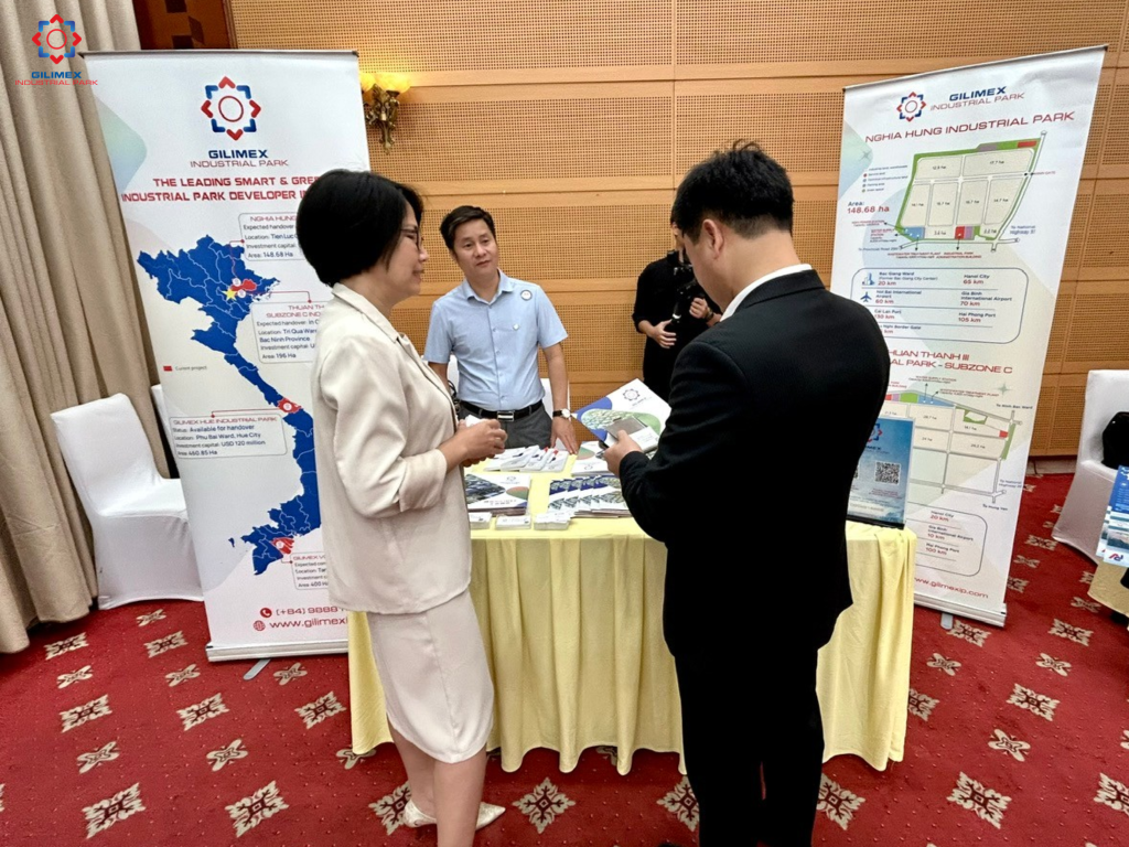 Khách tham quan gian hàng KCN Gilimex tại tọa đàm