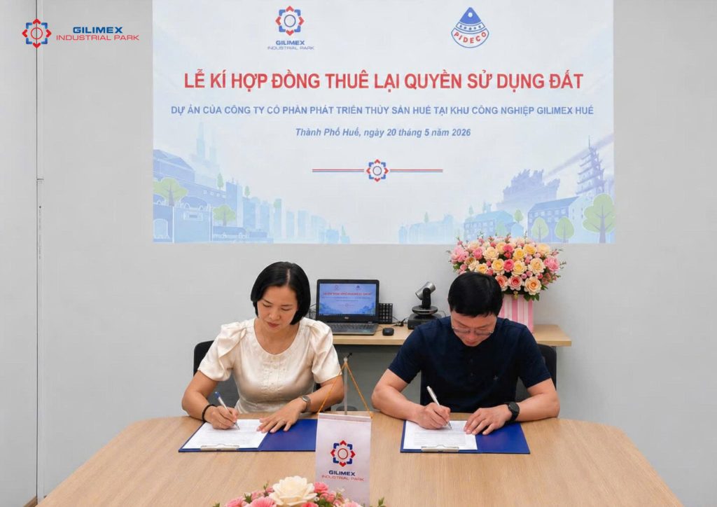 Mr. Phan Vu Viet Hung - Deputy General Director of Gilimex IP (right) and Mrs. Ha Thi Kieu Lang - Director of Hue Fisheries Development JSC (left) signed the Land Sublease Agreement.