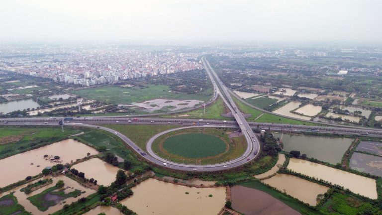 Read more about the article Khởi công tuyến đường 120m kết nối sân bay Gia Bình với Thủ đô Hà Nội