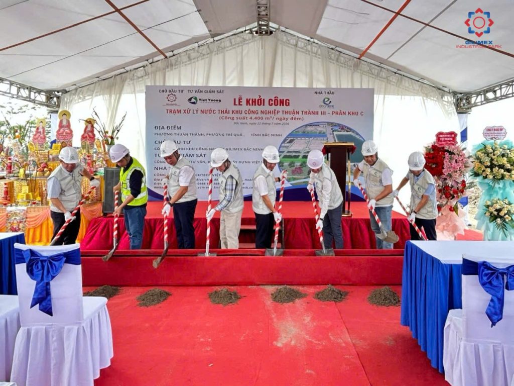 Các đại diện thực hiện nghi lễ khởi công
