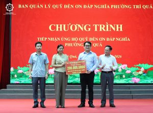 Đại diện KCN Gilimex Bắc Ninh ủng hộ Quỹ đền ơn đáp Nghĩa phường Trí Quả.