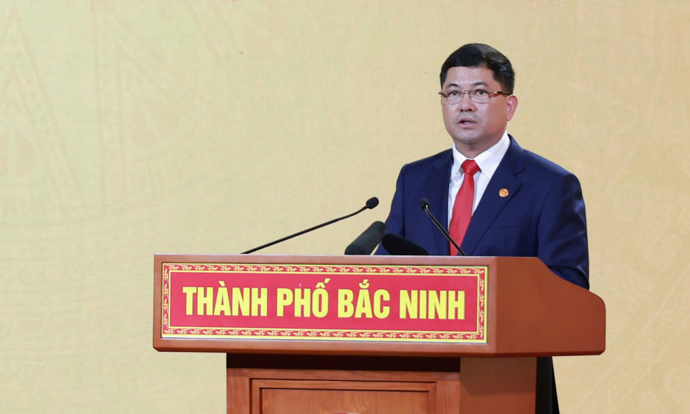 Đồng chí Nguyễn Hồng Thái, Ủy viên Trung ương Đảng, Bí thư Tỉnh ủy phát biểu tại buổi Lễ.